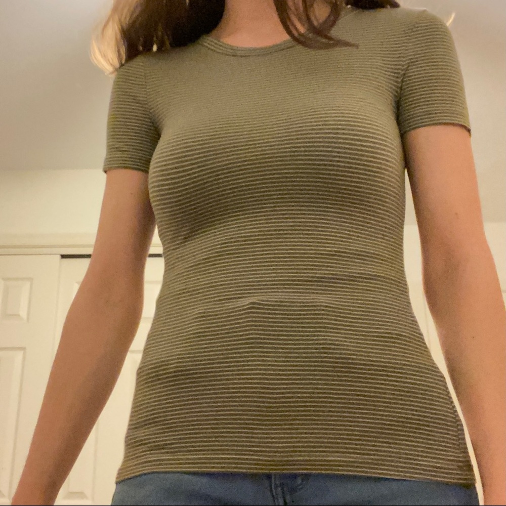 H&M Basic Tee - Picture 3 of 4